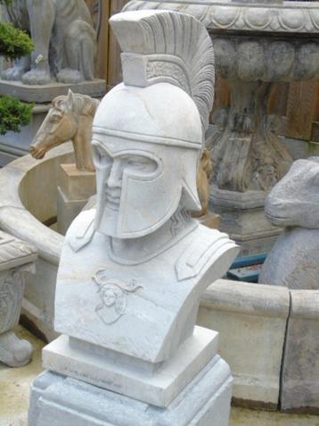 Buste van een gladiator in blauwe steen, uit de massa gesned beschikbaar voor biedingen