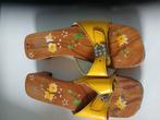 Dit zijn houten klompen,bakiak, met gele banden, Kleding | Dames, Schoenen, Ophalen of Verzenden, Zo goed als nieuw