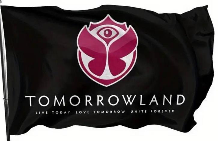 Vlag Tomorrowland zwart 90 op 150 - retro vintage mancave, Verzamelen, Merken en Reclamevoorwerpen, Zo goed als nieuw, Reclamebord