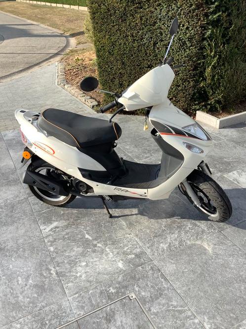 Razzo strike 50 cc maar klasse A, Fietsen en Brommers, Scooters | Overige merken, Zo goed als nieuw, Ophalen