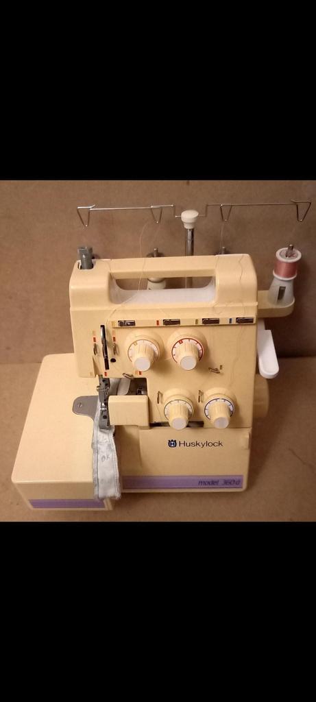 Husqvarna overlockmachine, perfecte staat + garantie, Hobby en Vrije tijd, Naaimachines en Toebehoren, Zo goed als nieuw, Lockmachine