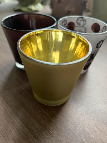 Groene theelichthouder beschikbaar voor biedingen