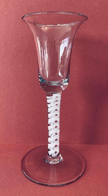 18 de eeuws Luiks glas circa1770 beschikbaar voor biedingen