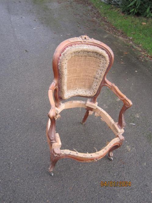 Karkas van de Louis XV-fauteuil wordt gerehabiliteerd Adam D, Antiek en Kunst, Antiek | Meubels | Stoelen en Sofa's, Ophalen of Verzenden
