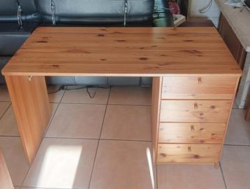 Petit bureau en pin avec 4 tiroirs beschikbaar voor biedingen