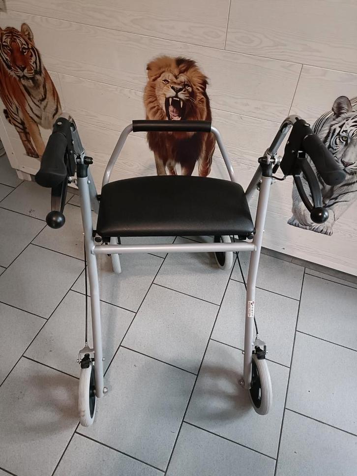 Tribune déambulateur avec freins 4 roues,assise nicke, Diversen, Rollators, Ophalen