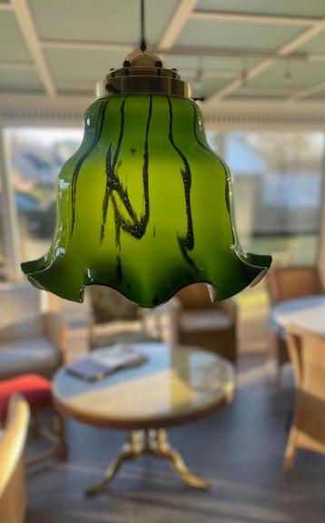 Mooie glazen gekleurde hanglamp beschikbaar voor biedingen