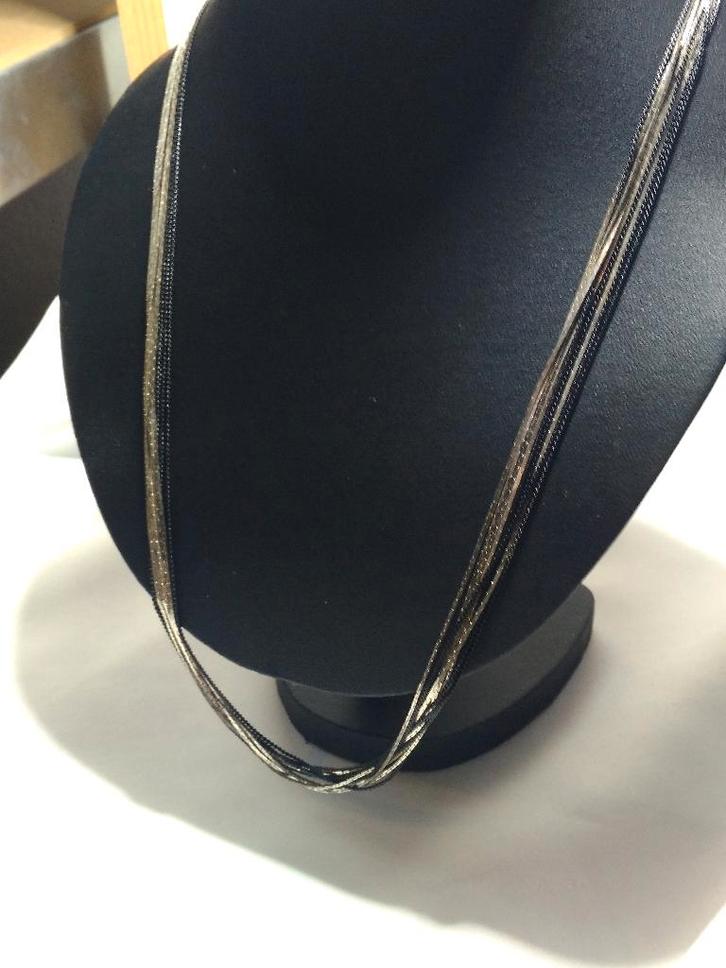 Retro '70s ketting zilverkleurig en zwart, Handtassen en Accessoires, Kettingen, Nieuw, Overige materialen, Zilver, Met hanger