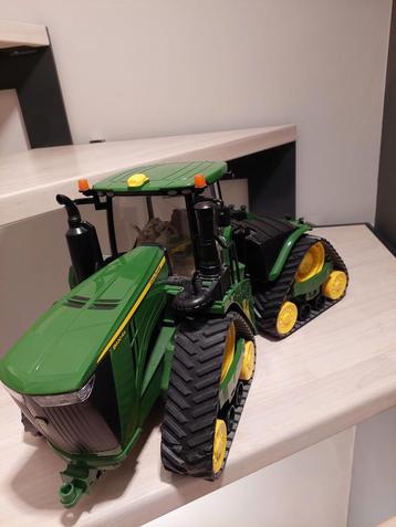 Bruder John Deere tracteur chenilles.  Parfait état  beschikbaar voor biedingen