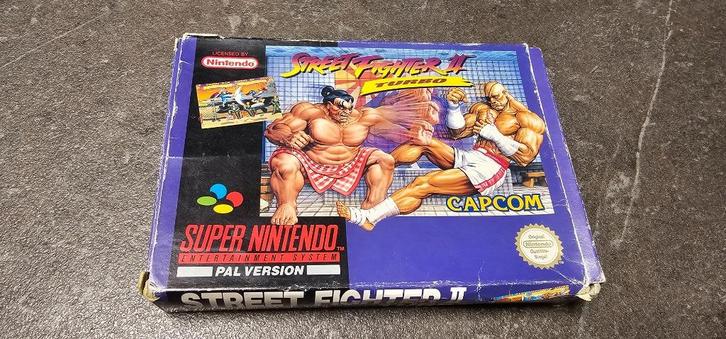Street Fighter 2 turbo in een SNES-box, Games en Spelcomputers, Games | Nintendo Super NES, Gebruikt, Ophalen of Verzenden