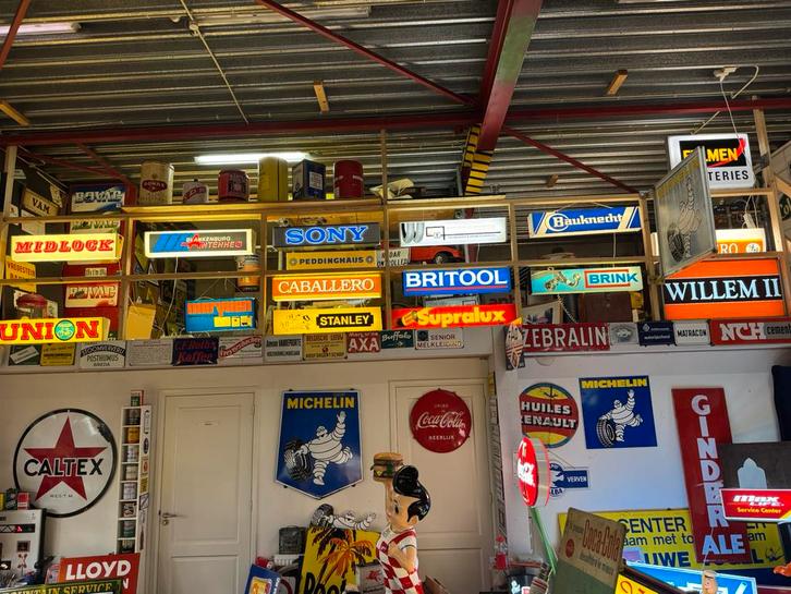 Grote voorraad oude reclame lichtbakken, Verzamelen, Merken en Reclamevoorwerpen, Gebruikt, Lichtbak of (neon) lamp, Ophalen