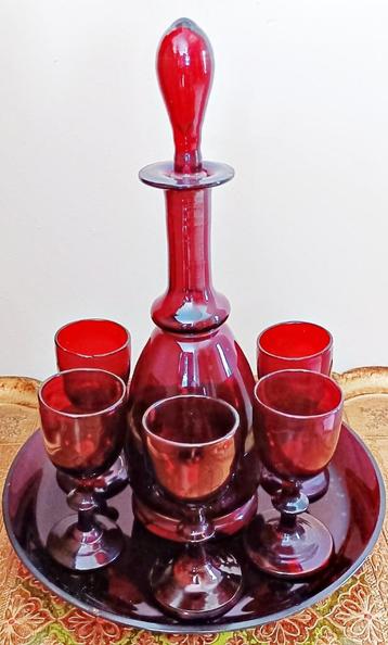 Service à liqueur: Carafe + plateau + 5 verres, Bohème, 50' beschikbaar voor biedingen