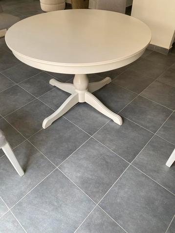 Ronde uitschuifbare witte eettafel als nieuw!  beschikbaar voor biedingen