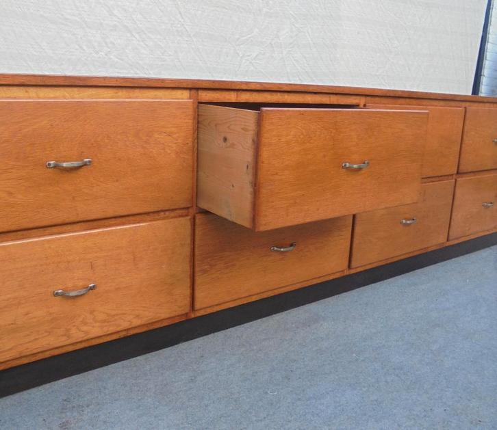 Belle commode basse, armoire à courses, armoire à pharmacie, Antiquités & Art, Antiquités | Meubles | Armoires, Enlèvement ou Envoi