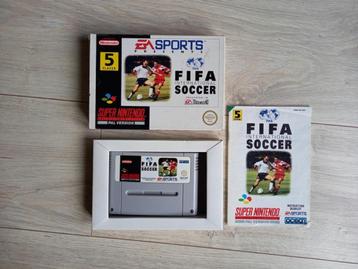 FIFA International Soccer complete in box (CIB) voor de SNES