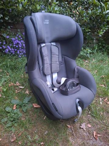 Britax trifix i-size beschikbaar voor biedingen