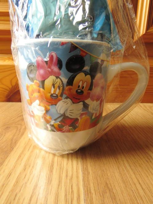 mug tasse cadeau mickey et minnie de Disney, Huis en Inrichting, Keuken | Servies, Nieuw, Kop(pen) en/of Schotel(s), Ophalen of Verzenden