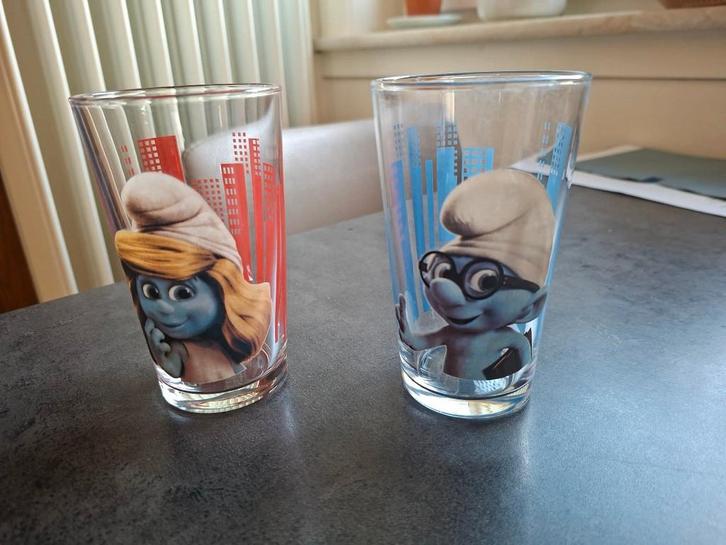 Ensemble de 2 verres Schtroumpf , Maison & Meubles, Cuisine | Vaisselle, Utilisé, Verre ou Verres, Autres styles, Verre, Enlèvement ou Envoi