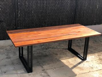 Table en teak massif 220x100x75 Pieds métal, Enlèvement, Comme neuf, Métal