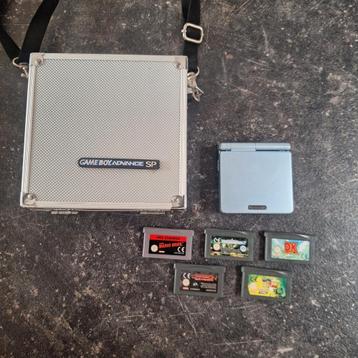 Nintendo Game Boy Advance SP (Light Blue) + Games beschikbaar voor biedingen