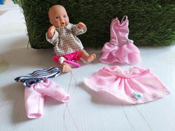 Simba babypopje met 7 accessoires beschikbaar voor biedingen