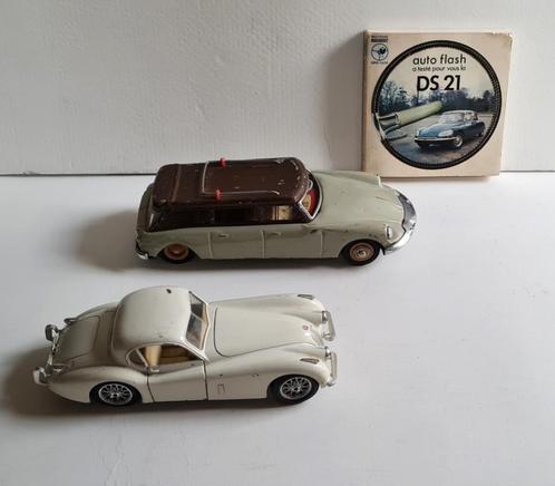 Vintage Citroën DS + Auto Flash book + Jaguar XK 1/24, Hobby en Vrije tijd, Modelauto's | 1:24, Gebruikt, Auto, Burago, Ophalen of Verzenden
