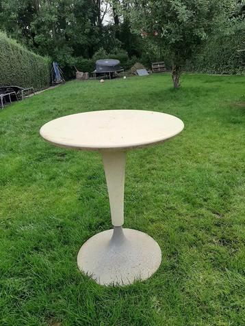 Kartell,table exterieur ., Enlèvement, Utilisé, Rond
