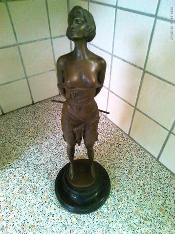 Gesigneerd bronzen beeld  beschikbaar voor biedingen