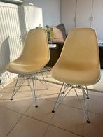 2  Eetkamerstoelen Vitra Eames DSR replica, Huis en Inrichting, Ophalen, Gebruikt, Kunststof, Twee