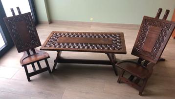 Congolees (Afrikaans) tafeltje en 2 stoelen (palavers)
