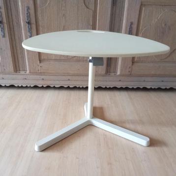 BIJZET COMPUTER TAFEL beschikbaar voor biedingen