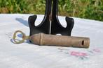 décapsuleur sifflet bois et laiton, Collections, Enlèvement ou Envoi, Utilisé, Ouvre-bouteille, Autres marques