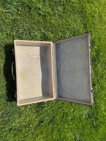Oude vintage koffer vallies beschikbaar voor biedingen