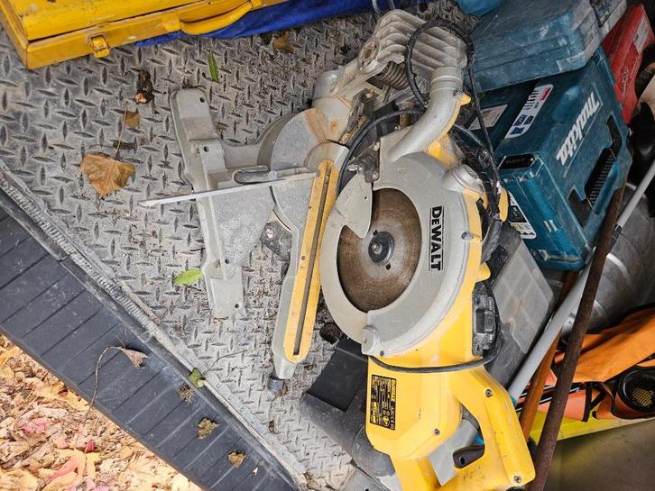 scie à onglet, Bricolage & Construction, Outillage | Scies mécaniques, Utilisé, Scie à onglet, 1200 watts ou plus, Enlèvement