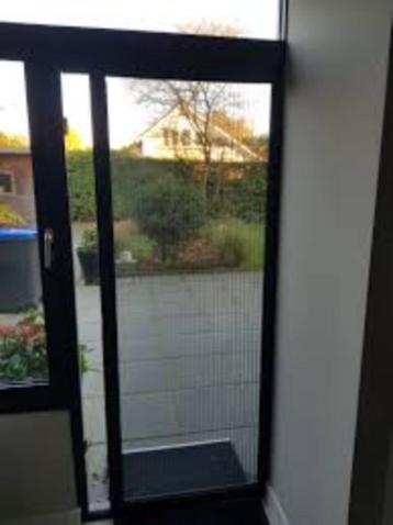 vliegendeur beschikbaar voor biedingen