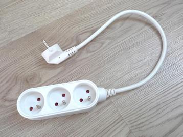Multiprise électrique 3 prises avec rallonge de 50 cm beschikbaar voor biedingen