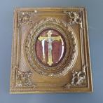 antiek kruis achter glas, Ophalen