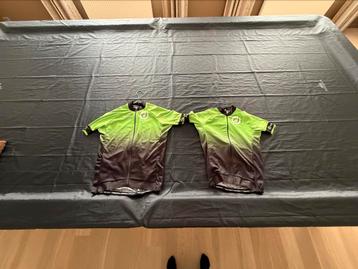 Wielershirt maat S & L beschikbaar voor biedingen