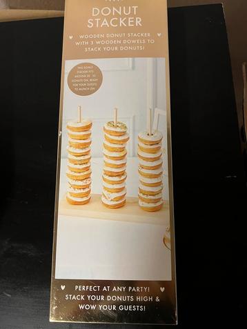 Nieuwe donutstacker beschikbaar voor biedingen