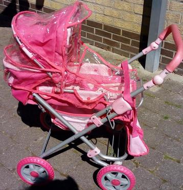 Poppenwagen met uitneembaar draagmandje en verzorgingstas beschikbaar voor biedingen