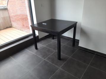 Eettafel beschikbaar voor biedingen