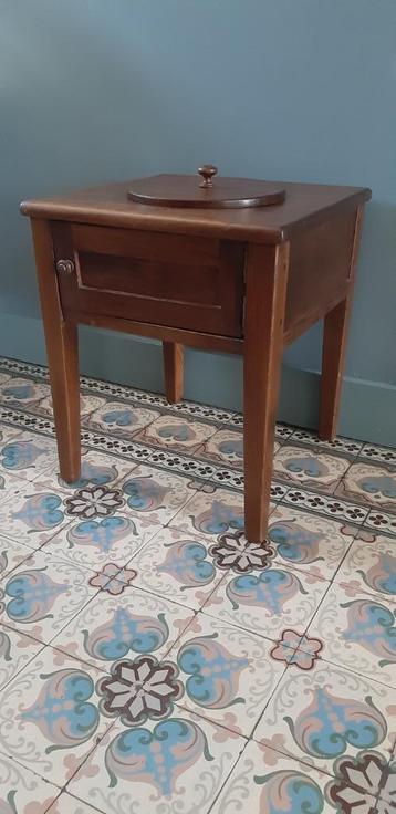 Toiletstoel antiek beschikbaar voor biedingen