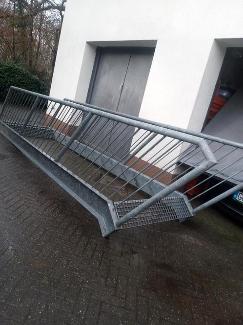 gegalwaniseerde 4 TRAPPEN trap ijzer metal zeer goede staat, Doe-het-zelf en Bouw, Ladders en Trappen, Trap, Ophalen of Verzenden