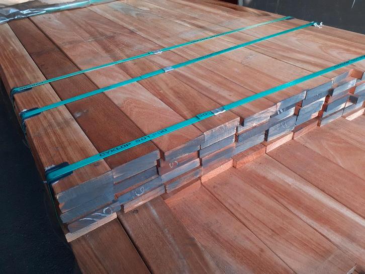 Lot de 50,45m2 de bardage ouvert en bois dur 21x90x2150mm, Jardin & Terrasse, Poteaux, Poutres & Planches, Neuf, Planches, 180 à 250 cm