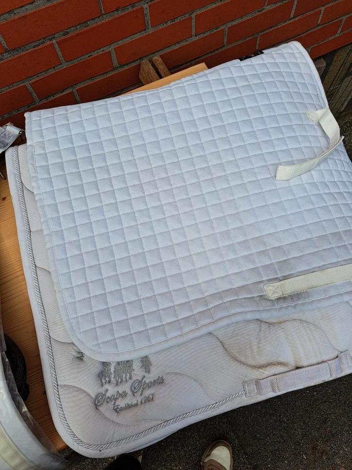 2 witte zadeldoeken voor paarden. Nieuwe nooit gebruikt., Dieren en Toebehoren, Paarden en Pony's | Dekens en Dekjes, Nieuw, Dekje