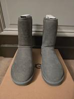 Bottines boots UGG W Classic short II grises 40 neuves, Enlèvement