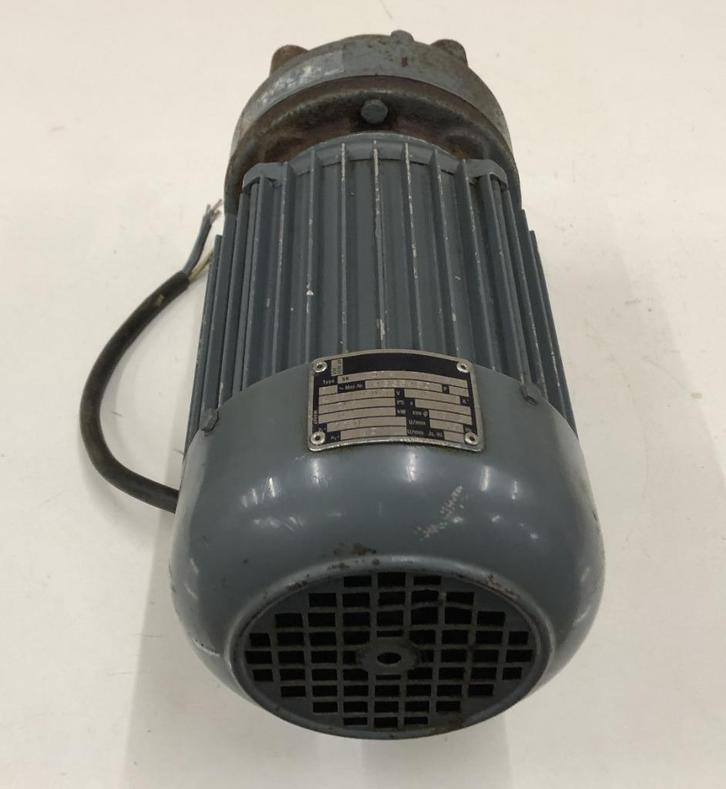 LANGZAAM DRAAIENDE VERTRAGINGSMOTOR 90 RPM 0.37 KW, Doe-het-zelf en Bouw, Lieren en Takels, Zo goed als nieuw, Elektrisch, Verzenden