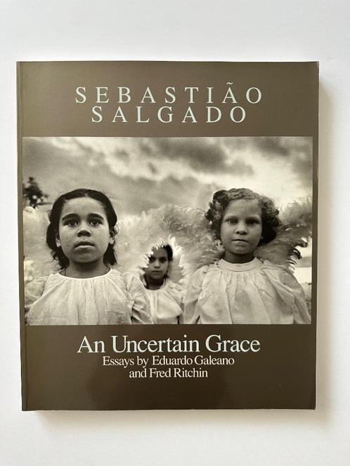 Sebastião Salgado : An Uncertain Grace (nouvelle version), Livres, Art & Culture | Photographie & Design, Comme neuf, Photographes
