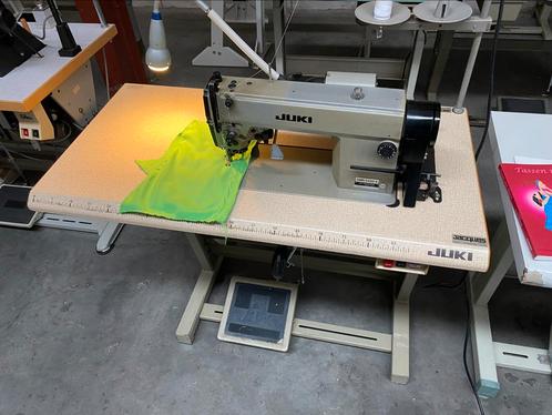 Industriële naaimachine juki naaldtransport gebruikt, Hobby en Vrije tijd, Naaimachines en Toebehoren, Gebruikt, Naaimachine, Overige merken