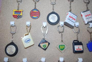 DIVERSE -* OUDE GARAGESLEUTELHANGERS * (T.B.STATE) beschikbaar voor biedingen